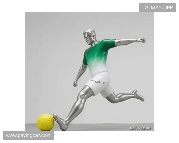 公园内足球明星雕塑的艺术魅力与运动精神完美结合的视觉盛宴